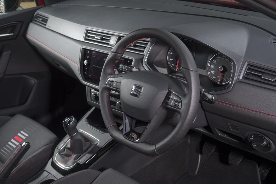 Панель приборов Seat Arona FR 2017 года  (UK) (фото 26 из 40)